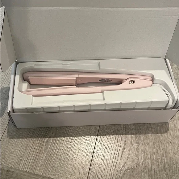 T3 Singlepass Ceramic Hair Tool in blush - Picture 4 of 6